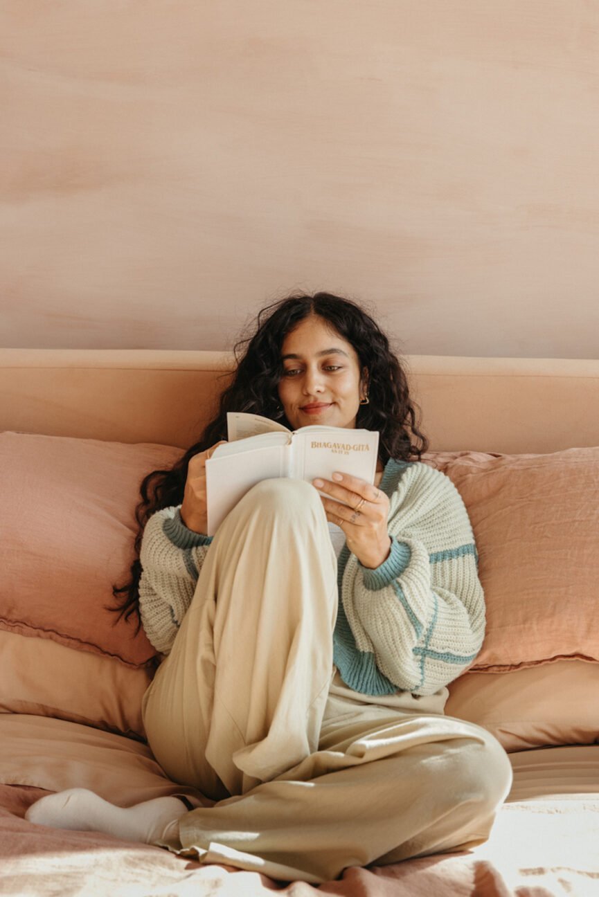 radhi shetty reading in bed_favorite books 2025