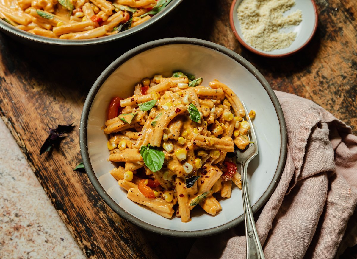 vegan red pepper pastas with charred corn_late summer recipes